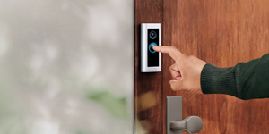 Die Ring Video Doorbell Pro 2 bringt die Technologie der nächsten Generation und sorgt für noch mehr Sicherheit an Ihrer Haustür.