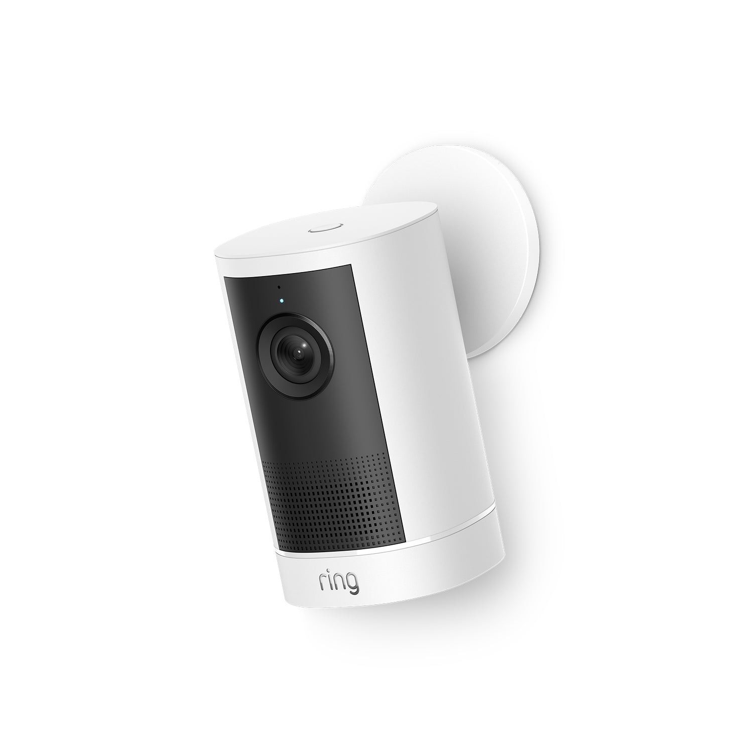 Weiße Ring Outdoor Camera 4K Plus Battery an runder Wandhalterung, leicht nach unten geneigt