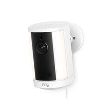 Ring Spotlight Camera Plus Plug-in weiß mit verstellbarer Halterung vor neutralem Hintergrund