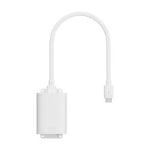 Weißer PoE+ zu USB-C Indoor Adapter mit U-förmigem Kabel und USB-C-Anschluss auf weißem Hintergrund